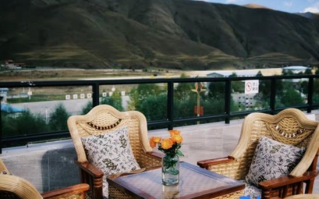 Langjimizang Hotel – Outside – Kangding