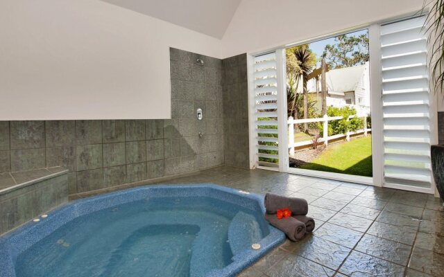 Hananui Lodge and Apartments