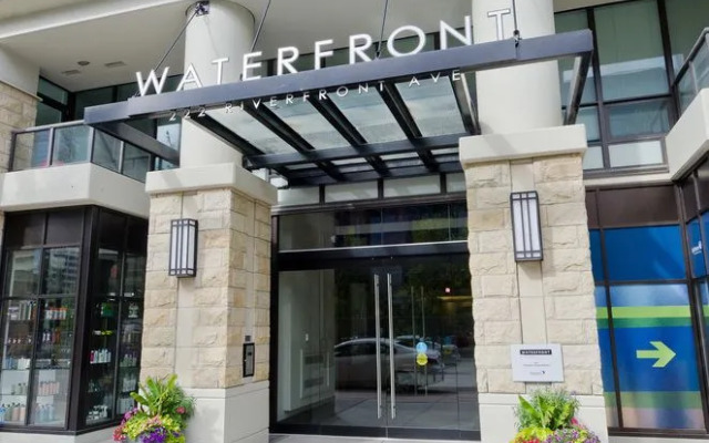 Suite Digs Waterfront