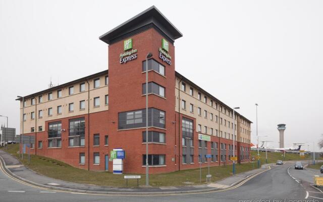 Holiday Inn Express London Luton Airport, an IHG Hotel