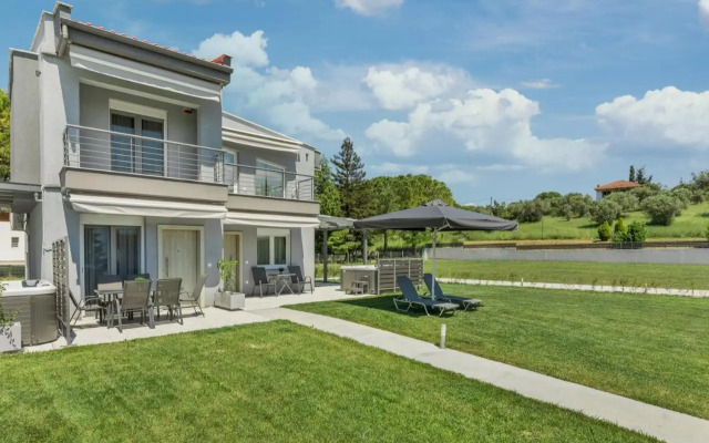 V Luxury Apartments Posidi