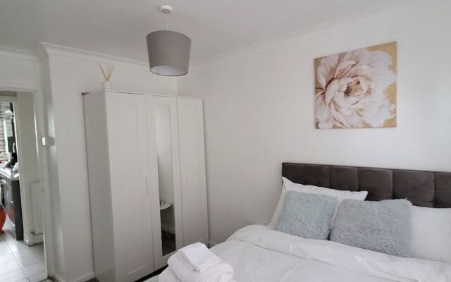 Beautiful 2-bed Apartment in Barking