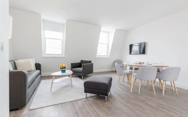 Soho Apartments by BaseToGo
