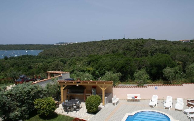 Charming Apartment in Banjole Near Sea