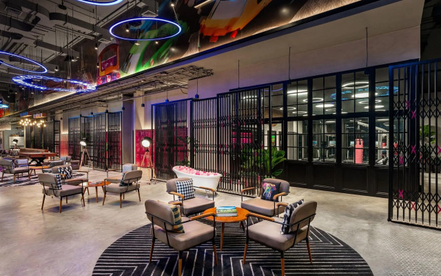Moxy Bangkok Ratchaprasong