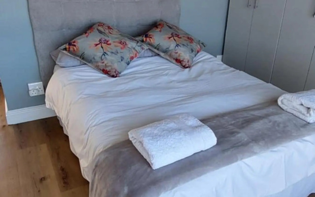 Kortrijk Paarl Self Catering