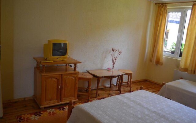 Guest House Stela