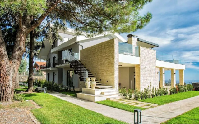 Villa Rita Pool & Spa