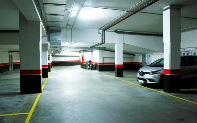 Apartamentos La Perla con piscina y parking