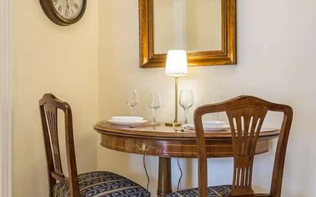 Chic flat in Kolonaki next to American Embassy