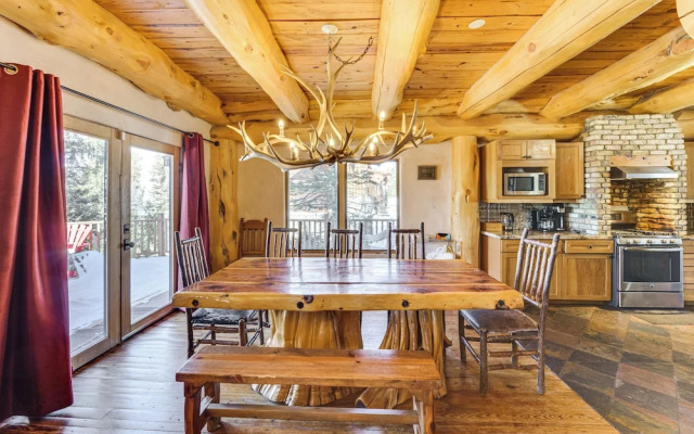 'burning Sky Lodge': Private Hot Tub & Ski-in/out