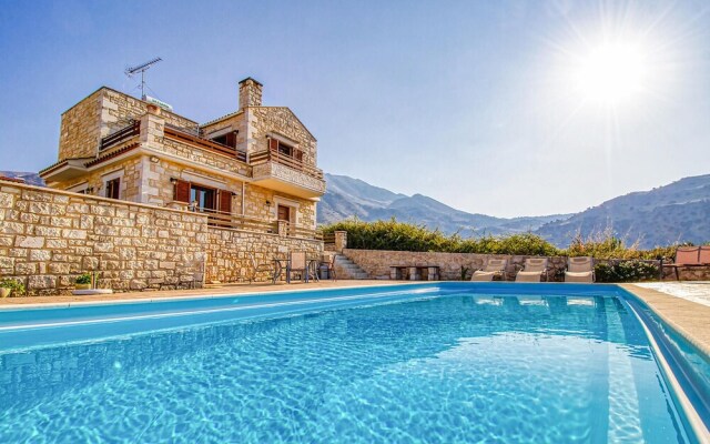 Stunning Home in Chania With Jacuzzi, Wifi and 3 Bedrooms
