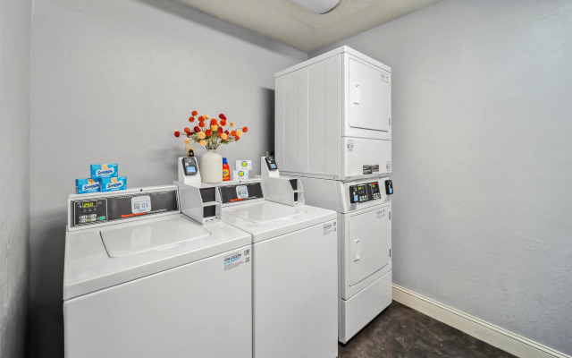Best Western Plus Hilltop Inn