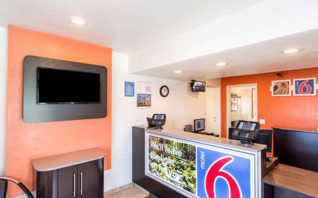 Motel 6 Redding, CA - Central