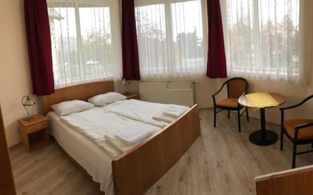 Festetich Kastélyszálló és Zsuzsanna Hotel - фото 4