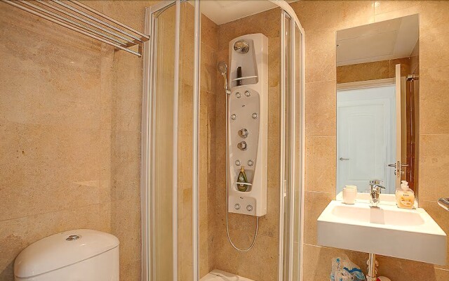 3 bedroom apartment garden and sea view