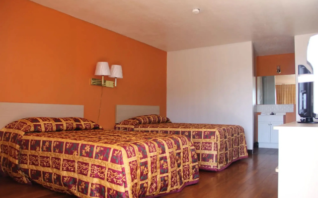 LoneStar Inn & Suites