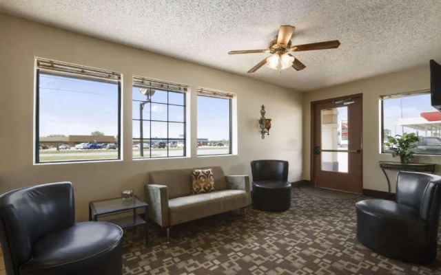 Super 8 by Wyndham Blackwell