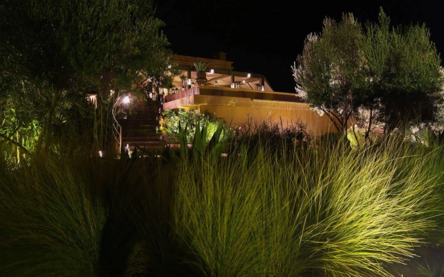 Le Clos des Oliviers by KMV