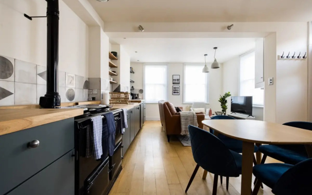 The Stepney Star - Bright & Modern 2BDR with Terrace