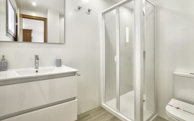 Apartment - 4 Bedrooms with WiFi and Sea views - 105010