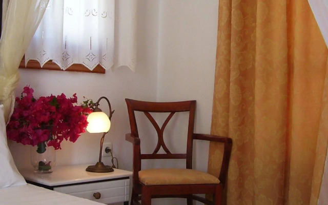 Hotel Roussos Beach