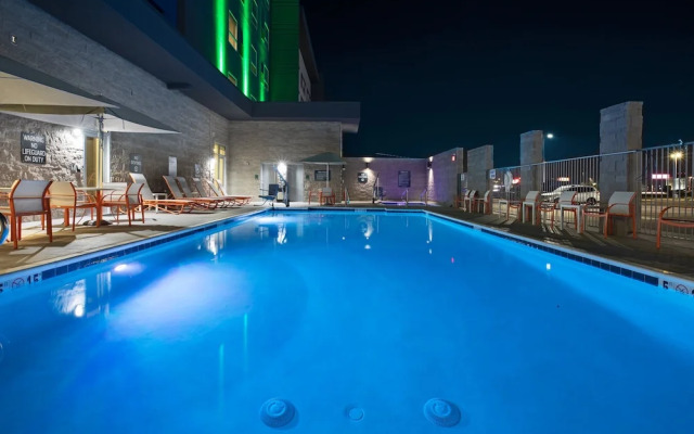 Holiday Inn Glendale - Stadium & Ent District
