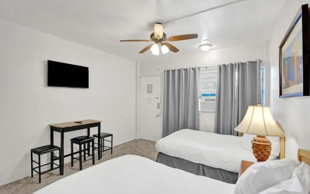 Lovely Hallandale Beach Studio