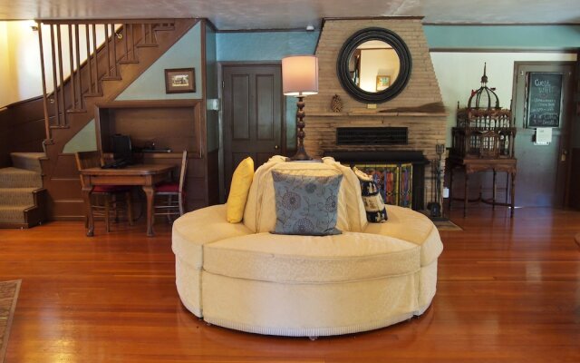 Strawberry Creek Inn Bed & Breakfast