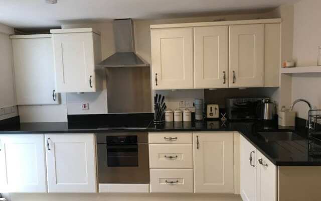 Victorian Garden Apartment In Brixton