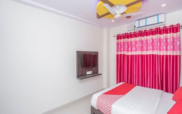 OYO 13594 Mathrushree Residency