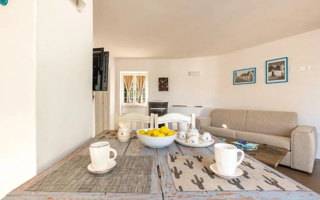 2526 Trullo Limone by Perle di Puglia