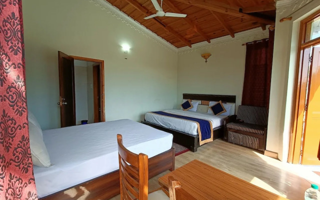 Crystal LakeView Homestay