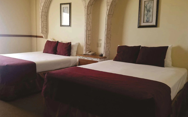 Laos Mar Hotel & Suites