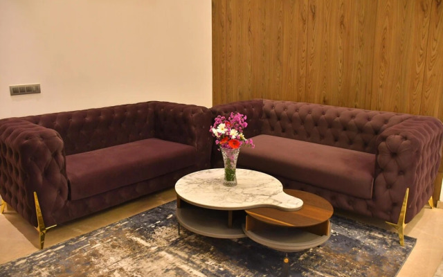 Luxuryhouse-3br-free Car & Driver-balcony-wifi