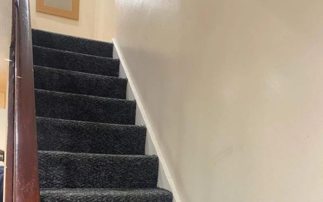 House - Sleeps 8 - Garden - Parking