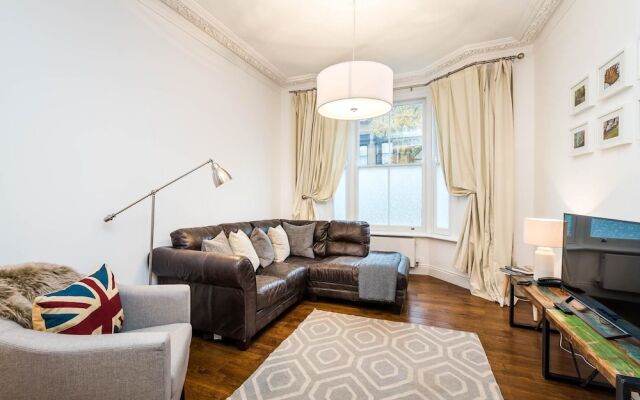 Stunning Spacious 4BD House With Garden - Sleeps 8