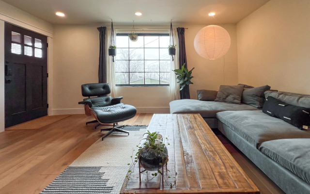 East Austin Bungalow With Music Studio Firepit