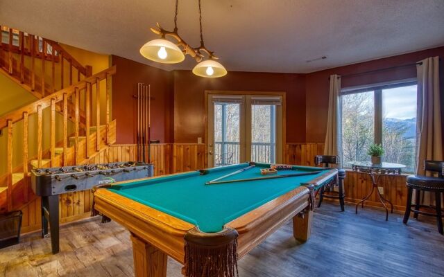 Tree Tops by HoneyBear Cabins