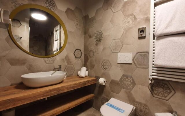 Ca' Uberti Palace Hotel , Mantegna Hotels