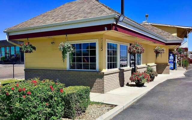 Super 8 by Wyndham Ontario