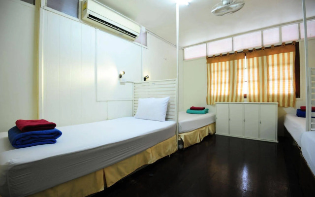 Phi Phi October House