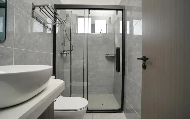 Lux Suites Platinum Oak Residency