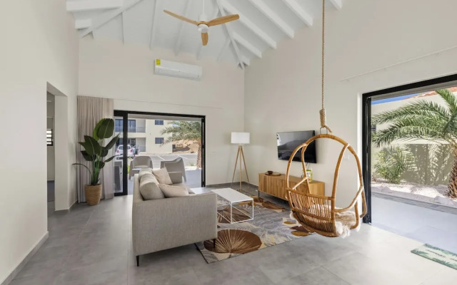 Villa pura vida with pool at mambo beach