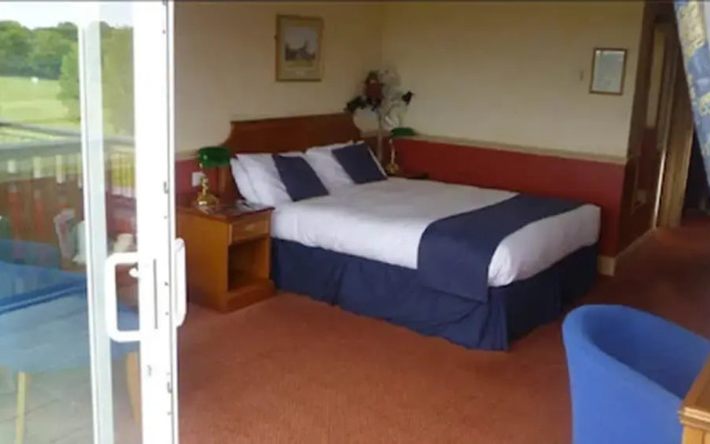 London Beach Country Hotel