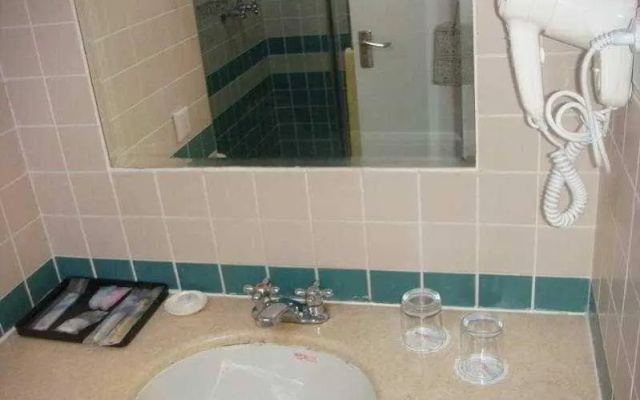 Motel 168 Ao Men Road Inn – Bathroom – Shanghai
