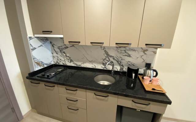 Rena Grand Residence & Suite