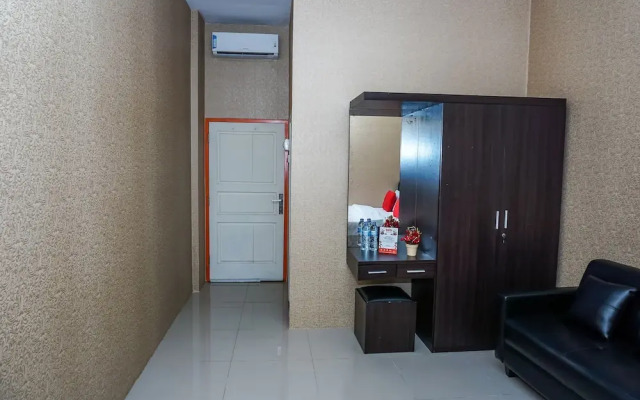OYO 111 Grand Palace Resident