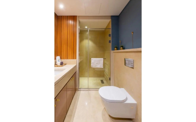 Elegant & Edgy 2 BR w Beach & Pool Mangroovy