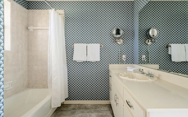 Island Paradise A Waterfront Oasis With Pool